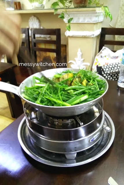 Server Cooking Chả Cá Lã Vọng @ Chả Cá Phan, Hoan Kiem, Hanoi